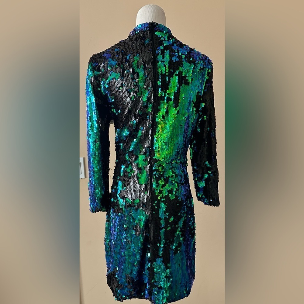 NWT Nelly emerald sequined mini dress , size 6 - Picture 3 of 7